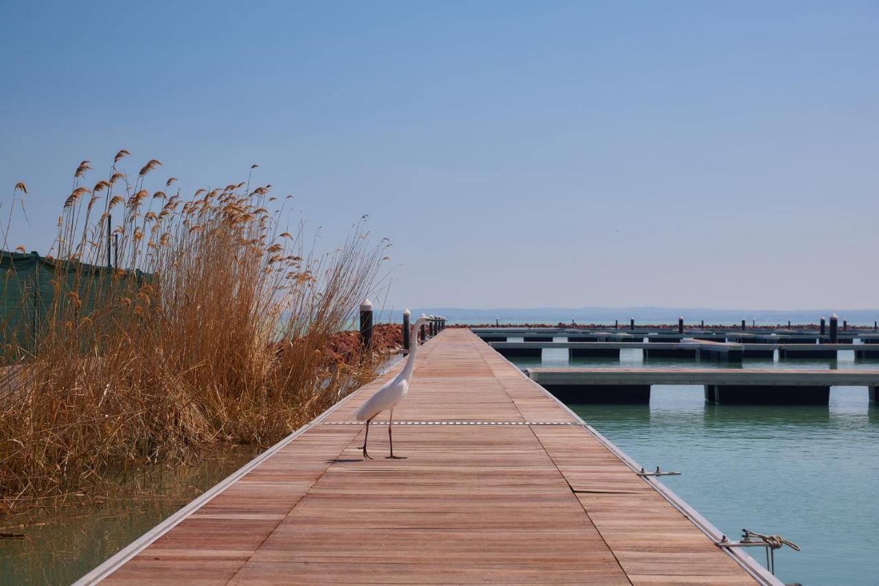 Lua Resort - Adults Only Balatonfüred Extérieur photo The boardwalk at the park