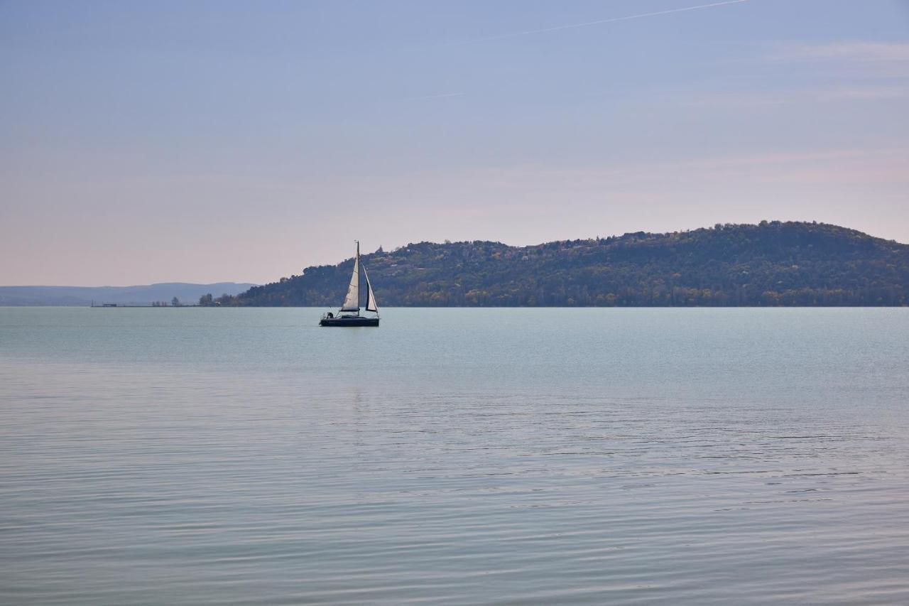 Lua Resort - Adults Only Balatonfüred Extérieur photo View of the lake