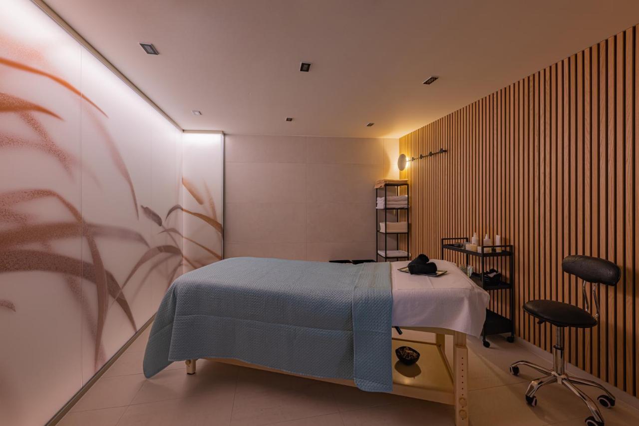 Lua Resort - Adults Only Balatonfüred Extérieur photo A massage table