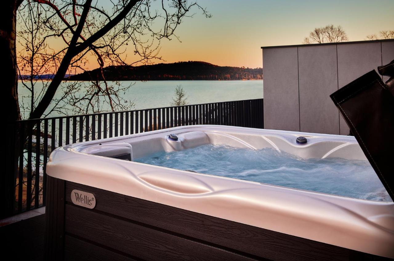 Lua Resort - Adults Only Balatonfüred Extérieur photo A hot tub