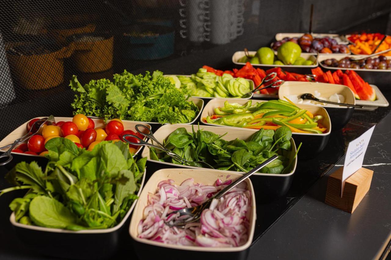 Lua Resort - Adults Only Balatonfüred Extérieur photo A salad bar