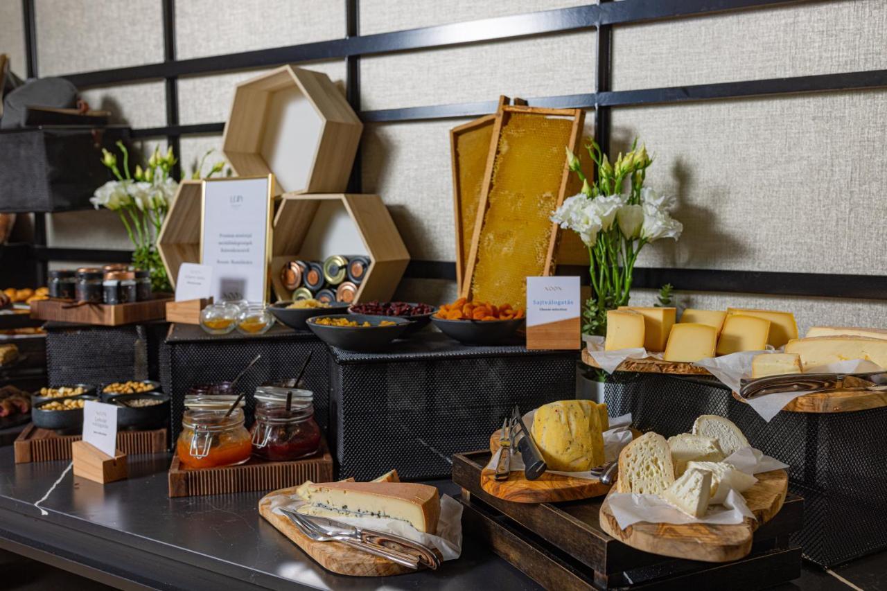 Lua Resort - Adults Only Balatonfüred Extérieur photo Cheese and honey at a buffet