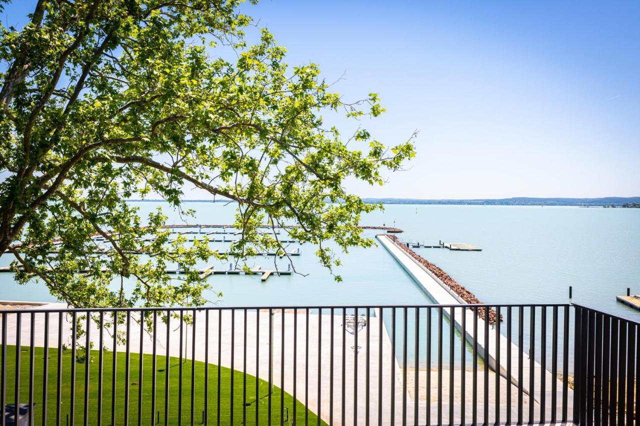 Lua Resort - Adults Only Balatonfüred Extérieur photo View of Lake Michigan from the rooftop of the RiverView Center