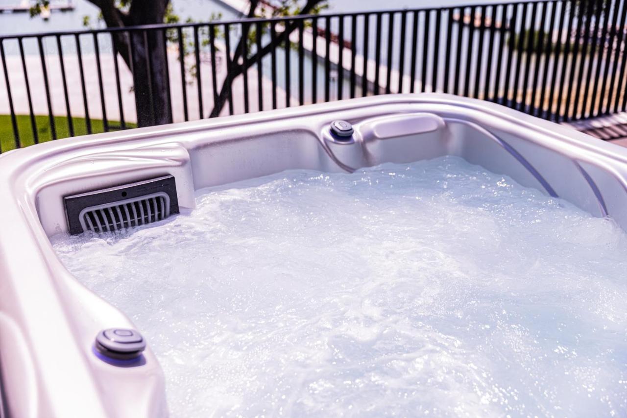 Lua Resort - Adults Only Balatonfüred Extérieur photo A hot tub
